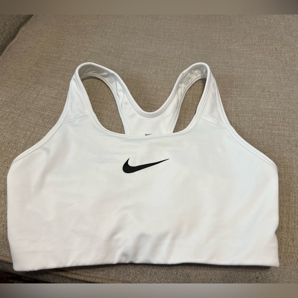 Like new! MEDIUM Nike dry fit sports bra